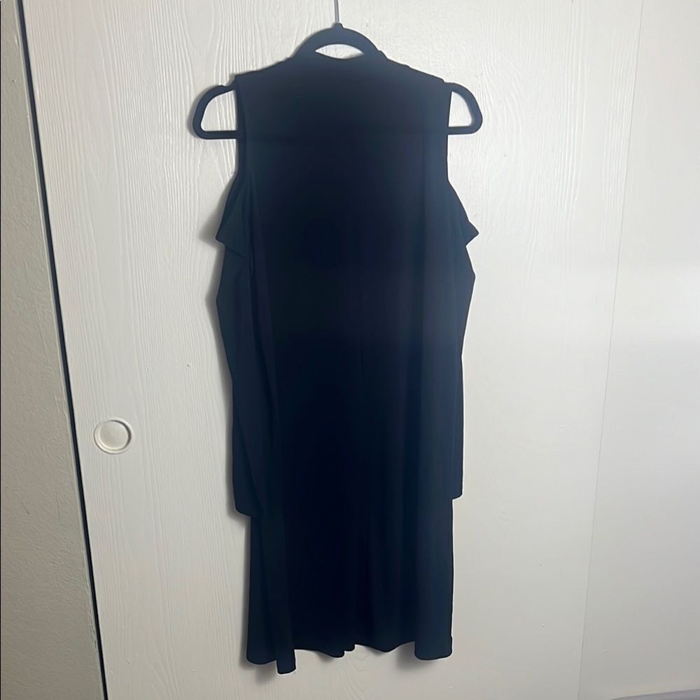 Elegant Black Cold Shoulder Dress - Picture 3 of 4